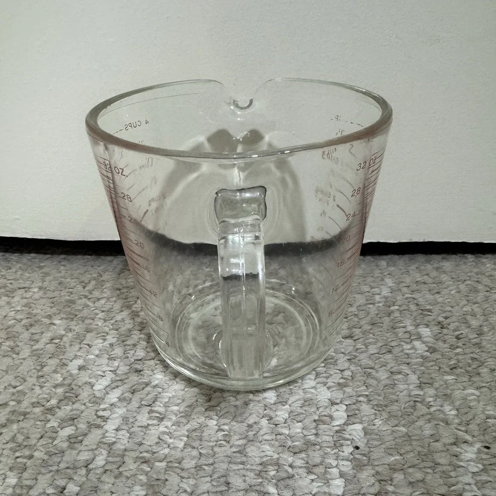 Vintage PYREX 1 Quart/4 Cup Measuring Cup with Red Lettering #532 D Handle USA
